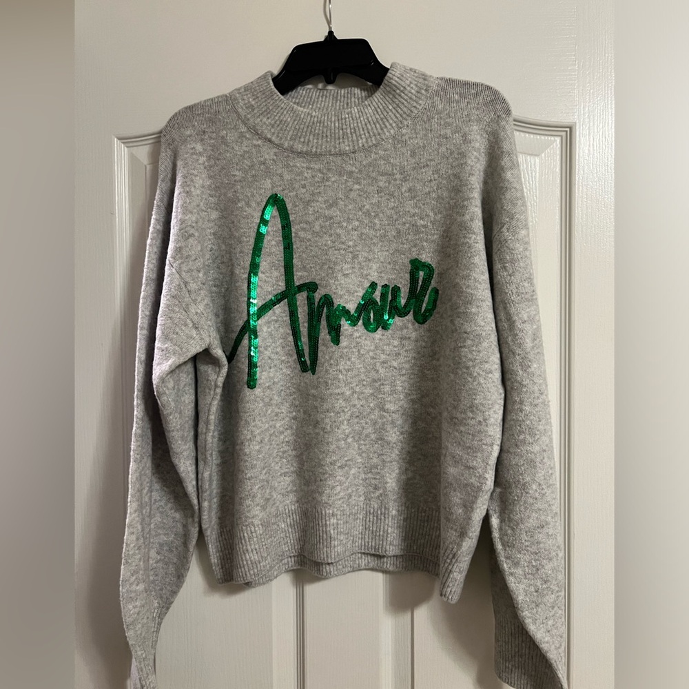 BRAND NEW NEVER WORN SWEATER                SIZE MEDIUM - GREAT FOR WINTER